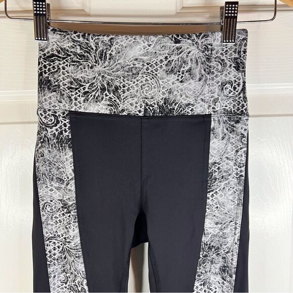 Lululemon Sweat and Repeat Crop Sz 2 Flattering Comfy Black Sterigraph Starlight - Picture 2 of 10
